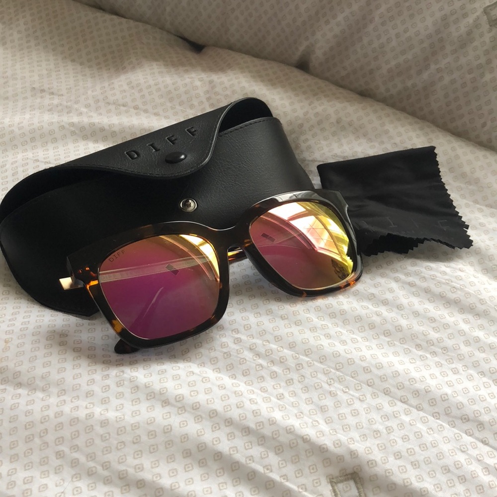 Diff Eyewear “Bella” Polarized Pink Sunglasses